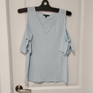 Banana Republic cute cold shoulder top - size M